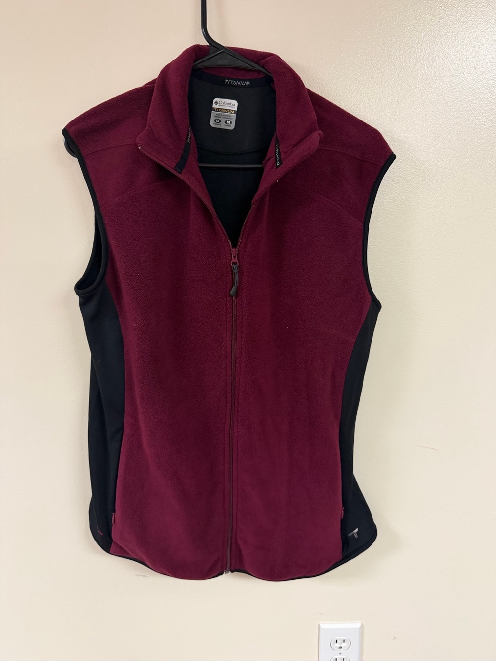 Columbia Titanium Women's Burgundy & Black Fleece Vest